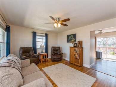 2207 Deborah Dr SW, Cedar Rapids, IA 52404 - photo 2