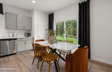 729 Richardson Dr, Sanford, NC 27330 - photo 4