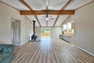 9.Great room_breakfast bar