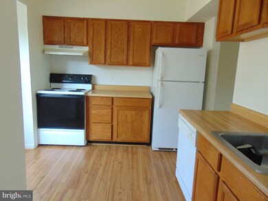 7910 Sharpsburg Ct, Manassas, VA 20109 - photo 4