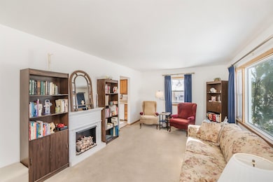 2104 Victory Dr, Cedar Falls, IA 50613 - photo 4