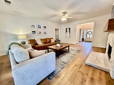 1818 Streamside Dr, Friendswood, TX 77546 - photo 6