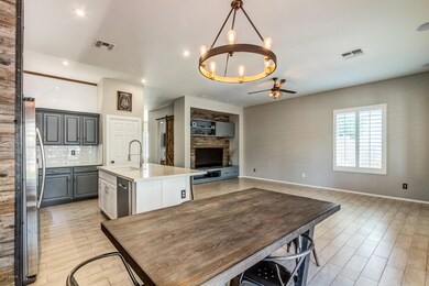 Kitchen, Eat-in Dining