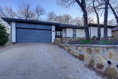 729 Highland Crest Dr, Hurst, TX 76054 - photo 2