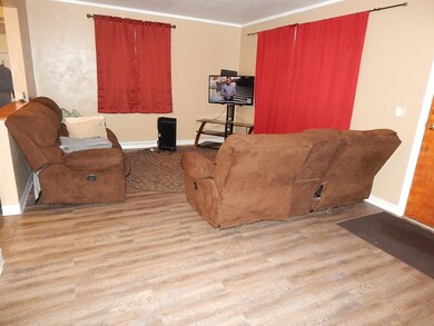 627 E Spring St, Bluffton, IN 46714 - photo 2