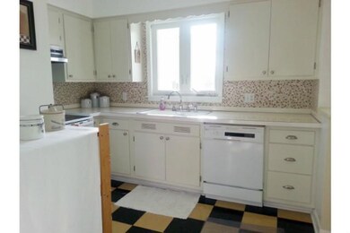 520 E 4th St N, Newton, IA 50208 - photo 7