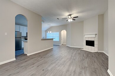 15906 Pleasant Green Cir, Tomball, TX 77377 - photo 2