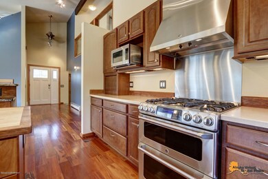 Gas range & double ovens