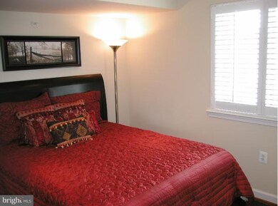 4189 S Four Mile Run Dr unit 103, Arlington, VA 22204 - photo 3