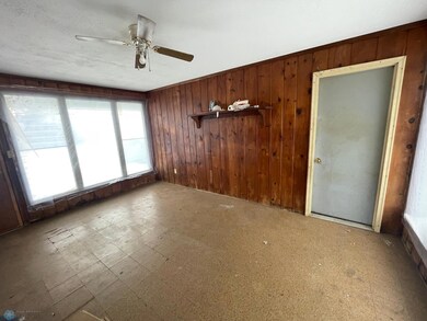 Sunroom (between garage & living)