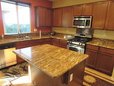 10918 Clover Cir, Corona, CA 92883 - photo 6