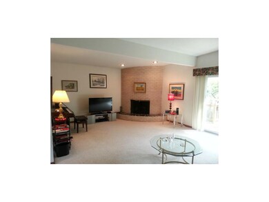 Extra large living room with vaulted ceilings & ga