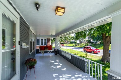 1022 W 16th St, Davenport, IA 52804 - photo 2