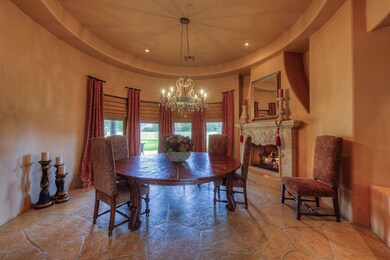 004_Dining Room