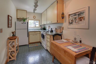 1215 NW Davenport Ave, Bend, OR 97701 - photo 6