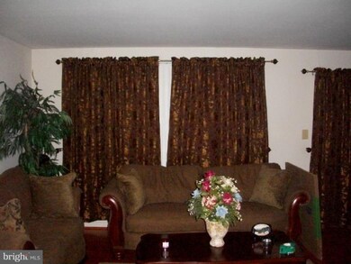 7317 Oakcrest Dr, New Carrollton, MD 20784 - photo 4