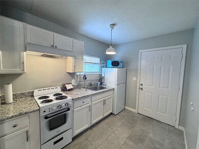 108 Neyland St unit A, Houston, TX 77022 - photo 4
