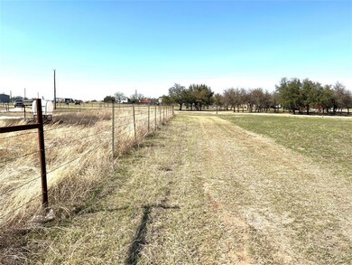 196 Cowboys Ln, Springtown, TX 76082 - photo 6