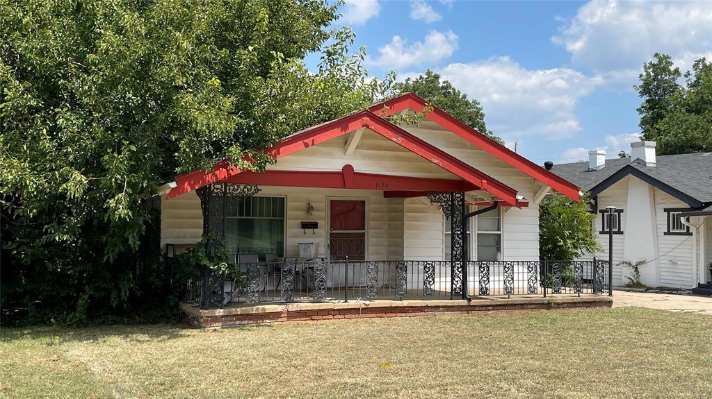 View of front of home featuring a porch and a fron
