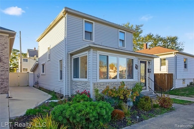 2812 6th St, Wyandotte, MI 48192 - photo 3