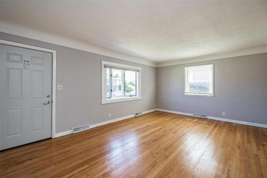 715 36th St SE, Cedar Rapids, IA 52403 - photo 5