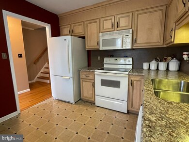 945 E Maple St, Palmyra, PA 17078 - photo 5