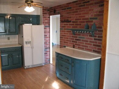 8221 Glen Rd, Parkville, MD 21234 - photo 5