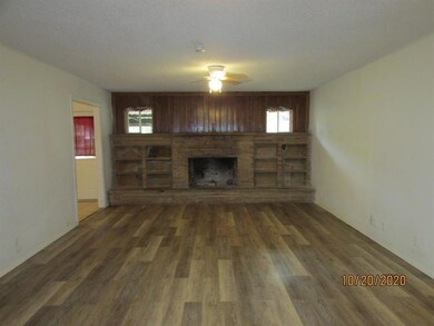 812 Vickie Dr, Azle, TX 76020 - photo 7