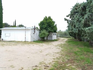 Property 950 W Gateway St