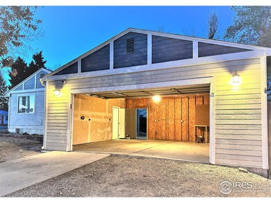 Extra large 2-car garage - over 550 sf!