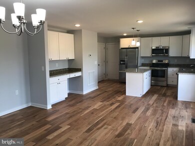 208 Chalcedony Dr, Martinsburg, WV 25404 - photo 5