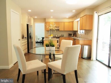 909 Twin Oaks Dr, Potomac, MD 20854 - photo 3