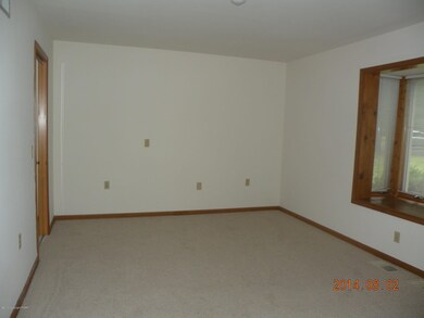 62 Village Dr, Stroudsburg, PA 18360 - photo 2