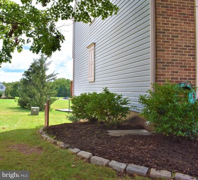 13329 Burkitts Rd, Fairfax, VA 22033 - photo 3