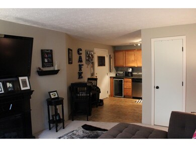 545 Calef Rd unit 12, Manchester, NH 03103 - photo 5