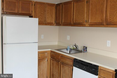 7837 Suiter Way, Hyattsville, MD 20785 - photo 4