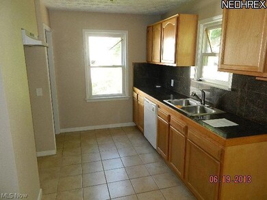 16705 Raymond St, Maple Heights, OH 44137 - photo 3