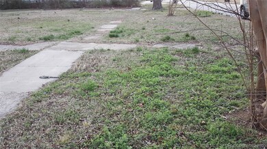 411 N 4th St, Henryetta, OK 74437 - photo 2