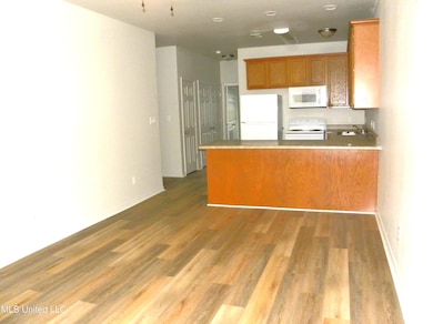 2425 Esplanade St unit B, Ocean Springs, MS 39564 - photo 5