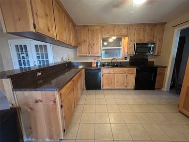 411 E Grand Ave, Comanche, TX 76442 - photo 2