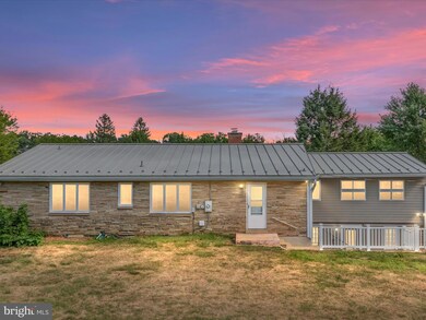 225 S Main St, Edinburg, VA 22824 - photo 2