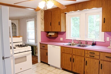 49 Newcomb Rd, Stoneham, MA 02180 - photo 3