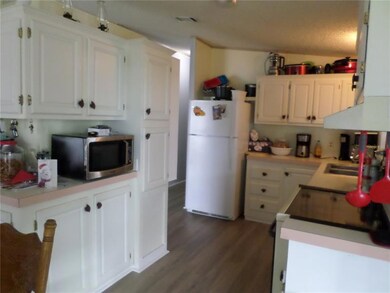 KITCHEN ALL APPLIANCES 
