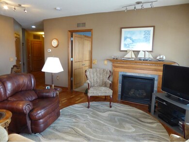 Livingroom with gas fireplace