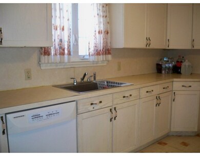 470 Roosevelt Ave, Springfield, MA 01118 - photo 6