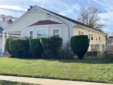 365 Wallace St, Freeport, NY 11520 - photo 4