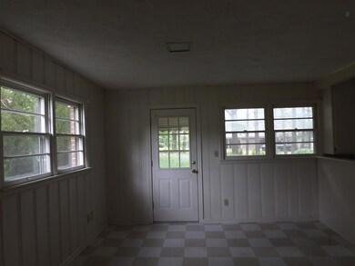 914 Mcarthur St, Manchester, TN 37355 - photo 4