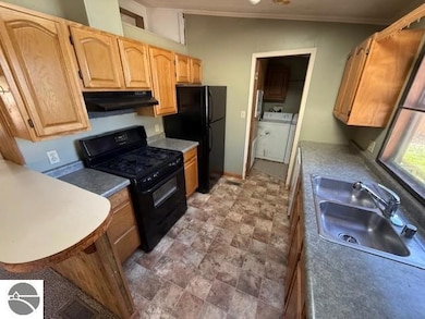 520 Moyer Ave, Alma, MI 48801 - photo 6