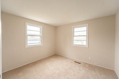 131 Ensenada Dr, Carpentersville, IL 60110 - photo 6