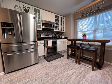 15 Phoenix Ct, Tinton Falls, NJ 07712 - photo 4